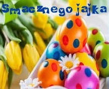 Kolorowe pisanki i żółte tulipany smacznego jajka